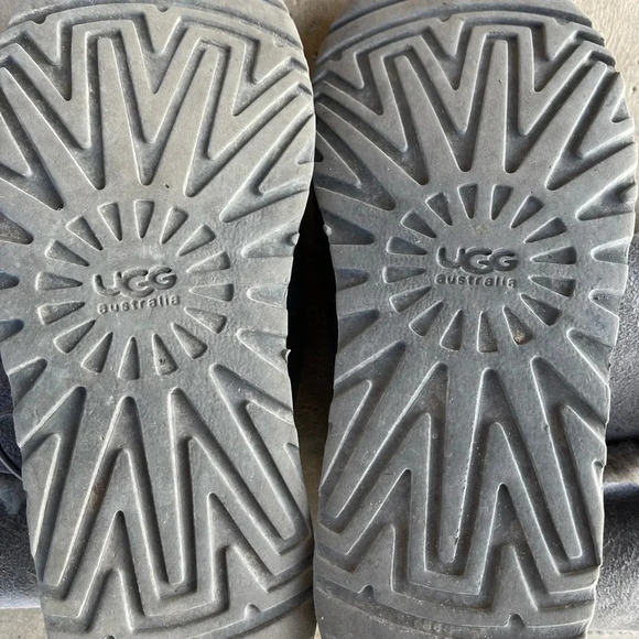 UGG Bailey Button Triplet II Gray Shearling boot - Picture 5 of 8